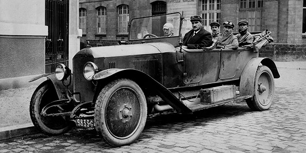 Historischer PEUGEOT Typ 156 mit Insassen aus dem Jahr 1922