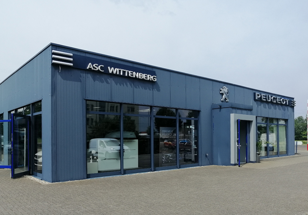Außenansicht Autohaus der ASC Dessau GmbH am Standort Wittenberg