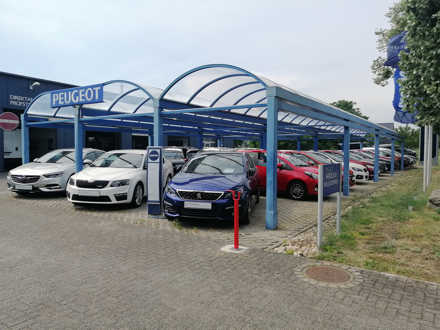 Ausstellung außen der ASC Dessau GmbH am Standort Wittenberg