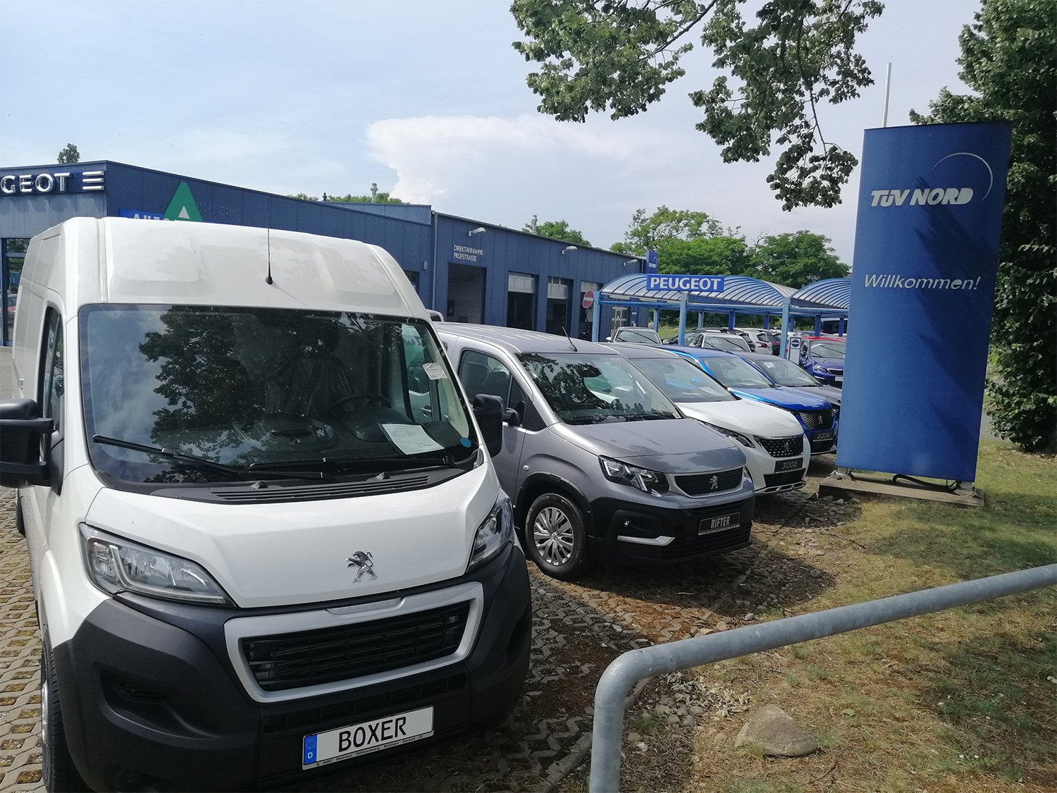 Nutzfahrzeuge der ASC Dessau GmbH am Standort Wittenberg